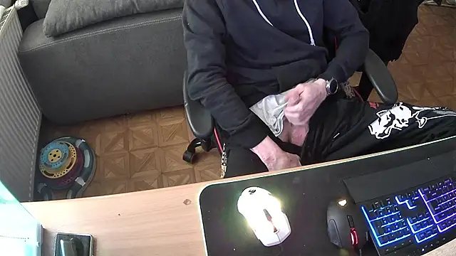 Snapshot of DerGeileLoveboy chatting on 22, 10, 2025 DerGeileLoveboy online show from 22, 10, 2025