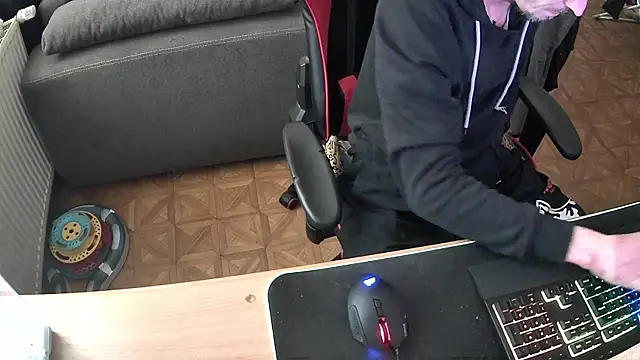 Snapshot of DerGeileLoveboy chatting on 21, 10, 2025 DerGeileLoveboy online show from 21, 10, 2025