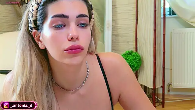 Snapshot of Bella_Posh chatting on 19, 6, 2026 Bella Posh online show from 19, 6, 2026