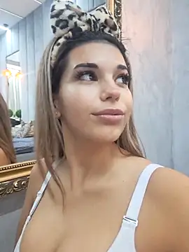 Snapshot of Bella_Posh chatting on 7, 10, 2025 Bella Posh online show from 7, 10, 2025