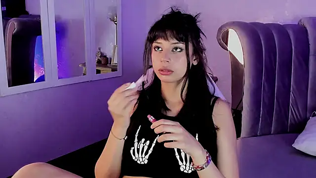 Snapshot of Seren_Bleck chatting on 8, 10, 2025 Seren Bleck online show from 8, 10, 2025