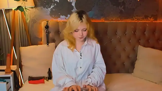 Snapshot of EmilyAngells chatting on 7, 5, 2026 EmilyAngells online show from 7, 5, 2026