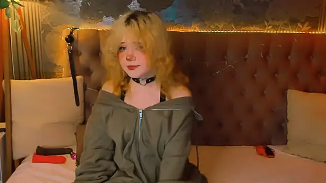 Snapshot of EmilyAngells chatting on 12, 5, 2026 EmilyAngells online show from 12, 5, 2026