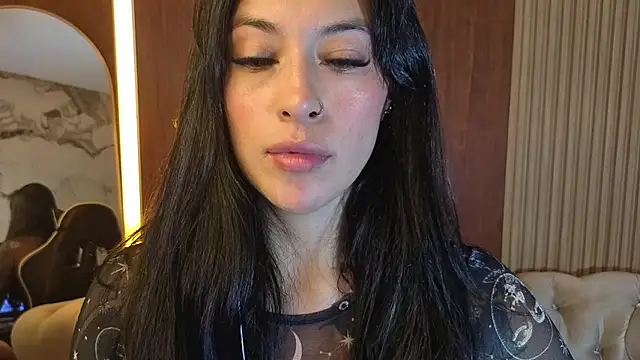 Isabella Collen v online show from 9, 7, 2026