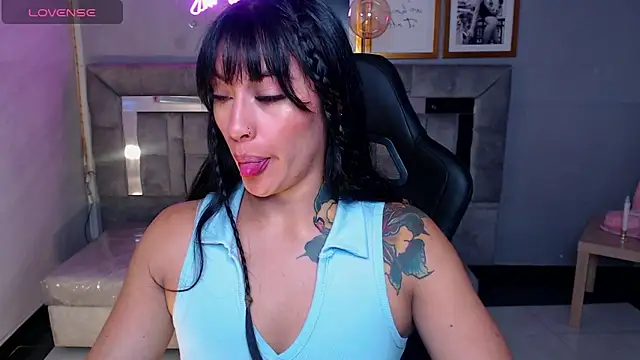 Snapshot of Isabella_Collen_v chatting on 12, 11, 2025 Isabella Collen v online show from 12, 11, 2025