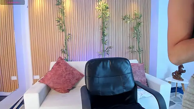 Ivaannaa  online show from 19, 12, 2025