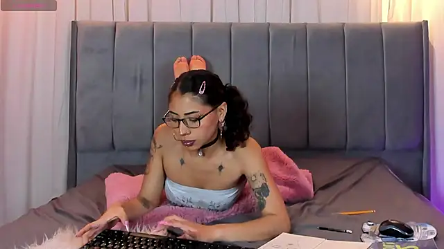 nanii velvett online show from 25, 2, 2025
