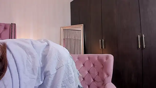 natashaleightt online show from 10, 4, 2026