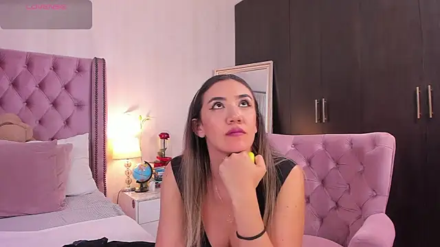 natashaleightt online show from 25, 10, 2025