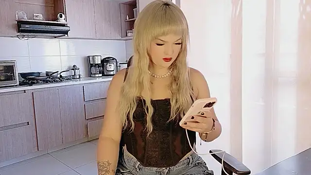 ScarletThompsonx online show from 20, 6, 2026