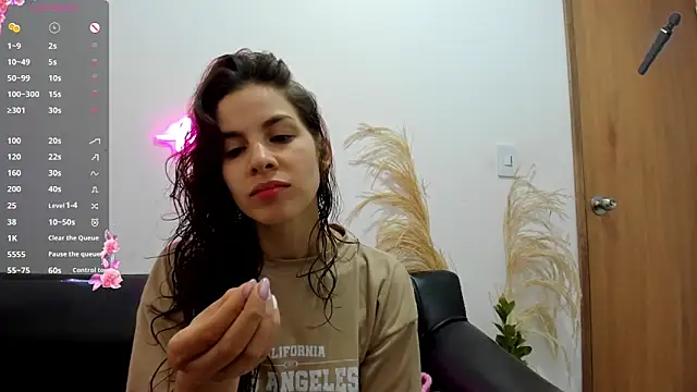 Snapshot of jessyegoldenn chatting on 11, 6, 2026 jessyegoldenn online show from 11, 6, 2026