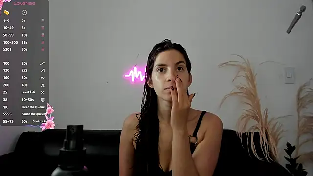 Snapshot of jessyegoldenn chatting on 25, 5, 2026 jessyegoldenn online show from 25, 5, 2026