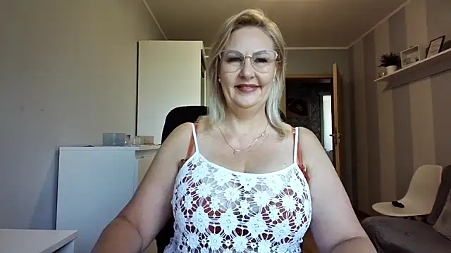 Snapshot of DianaLive chatting on 2, 7, 2026 DianaLive online show from 2, 7, 2026