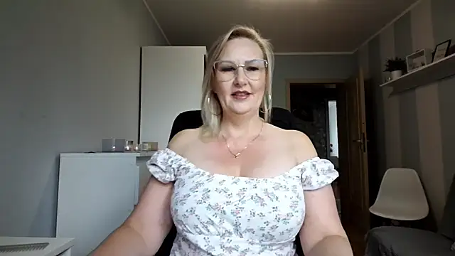 Snapshot of DianaLive chatting on 18, 6, 2026 DianaLive online show from 18, 6, 2026