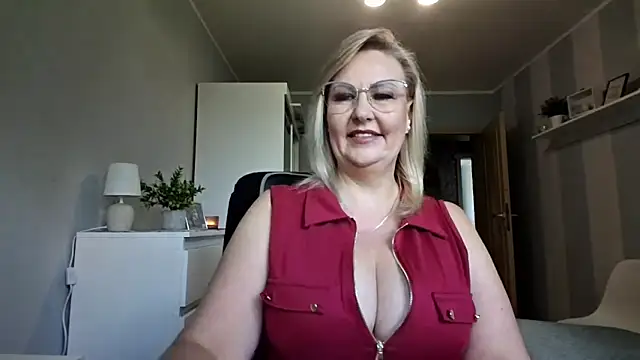 Snapshot of DianaLive chatting on 9, 7, 2026 DianaLive online show from 9, 7, 2026