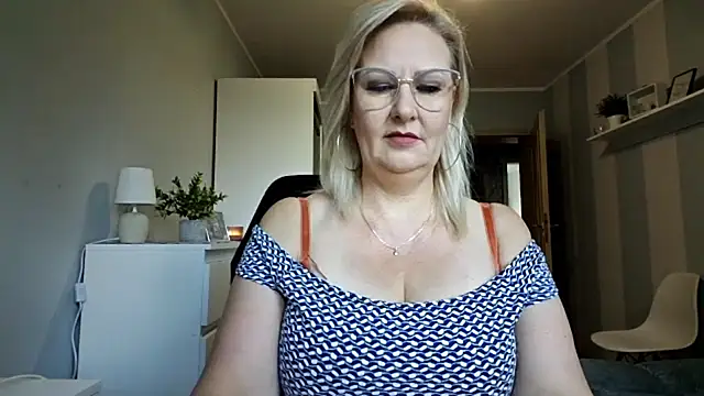 Snapshot of DianaLive chatting on 8, 7, 2026 DianaLive online show from 8, 7, 2026