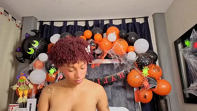 Snapshot of Effie_cooper chatting on 18, 10, 2025 Effie cooper online show from 18, 10, 2025