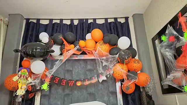 Snapshot of Effie_cooper chatting on 31, 10, 2025 Effie cooper online show from 31, 10, 2025