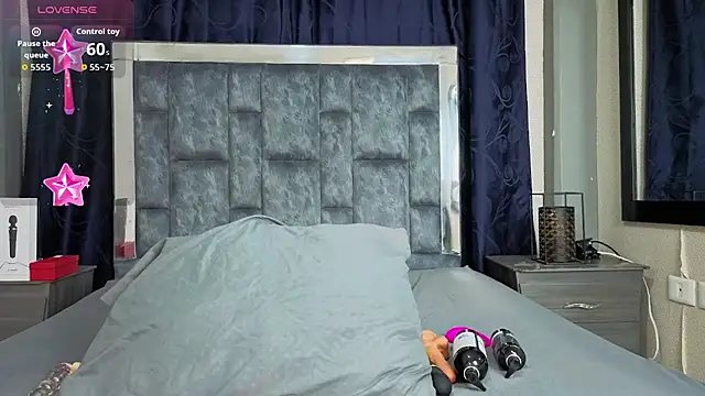 Snapshot of Effie_cooper chatting on 14, 10, 2025 Effie cooper online show from 14, 10, 2025