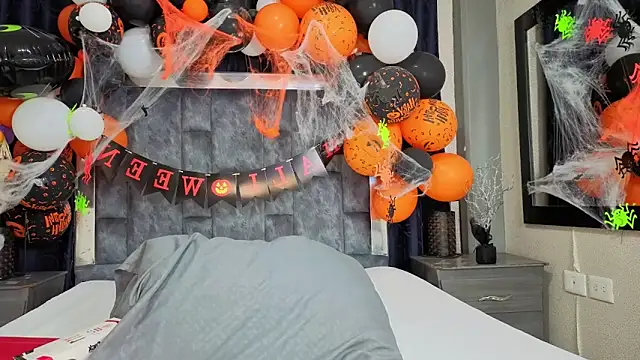 Snapshot of Effie_cooper chatting on 27, 10, 2025 Effie cooper online show from 27, 10, 2025