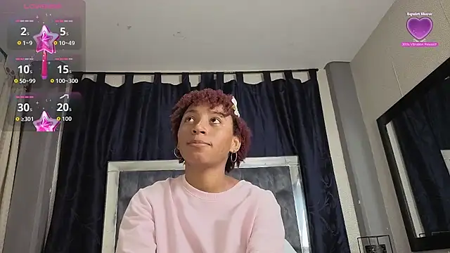 Snapshot of Effie_cooper chatting on 2, 12, 2025 Effie cooper online show from 2, 12, 2025