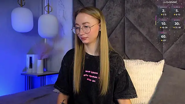 VictoriaLights online show from 4, 3, 2026