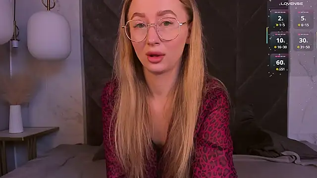 VictoriaLights online show from 10, 11, 2025