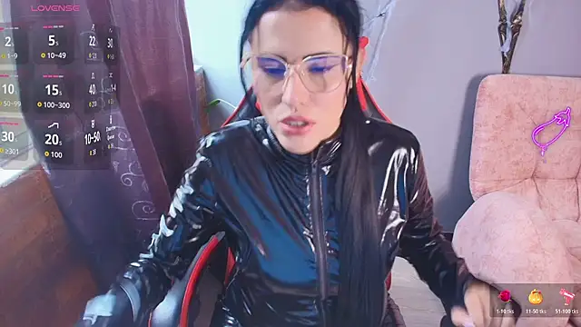 Snapshot of SophiTay chatting on 4, 11, 2025 SophiTay online show from 4, 11, 2025