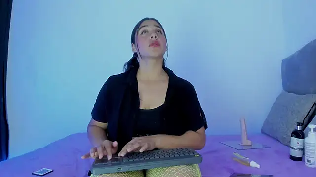 Catalina Bustos online show from 24, 9, 2025