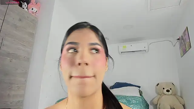 flor herrera01 online show from 20, 2, 2026