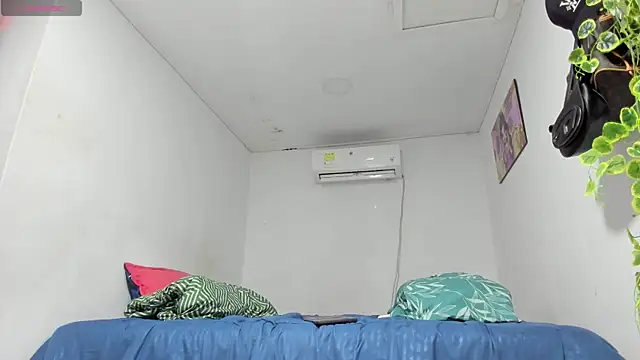 Snapshot of flor_herrera01 chatting on 7, 11, 2025 flor herrera01 online show from 7, 11, 2025