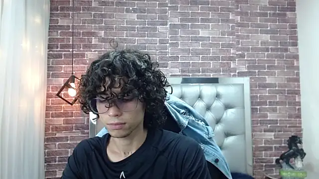 andres ocasio online show from 28, 2, 2025