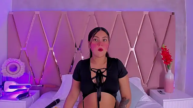 Snapshot of Emily_Black1 chatting on 7, 6, 2026 Emily Black1 online show from 7, 6, 2026