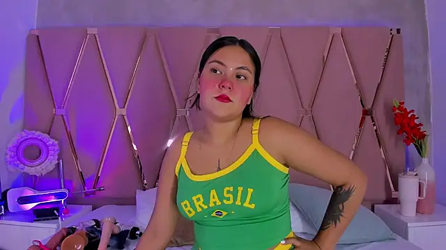 Snapshot of Emily_Black1 chatting on 9, 6, 2026 Emily Black1 online show from 9, 6, 2026