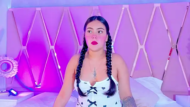 Snapshot of Emily_Black1 chatting on 26, 5, 2026 Emily Black1 online show from 26, 5, 2026