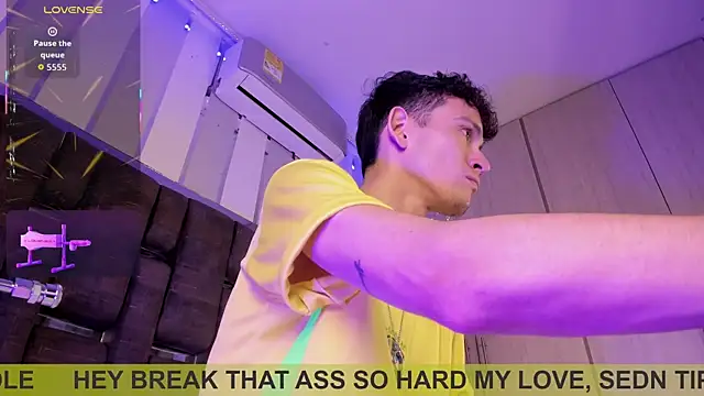 ValentinoMoreti online show from 13, 1, 2026