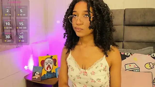 Snapshot of Layla_Clarke chatting on 7, 10, 2025 Layla Clarke online show from 7, 10, 2025