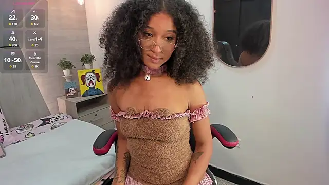 Snapshot of Layla_Clarke chatting on 18, 11, 2025 Layla Clarke online show from 18, 11, 2025