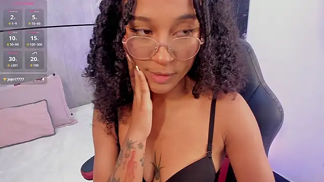 Layla Clarke online show from 14, 1, 2026