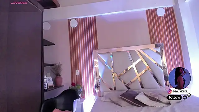 sweetviolet   online show from 15, 4, 2026