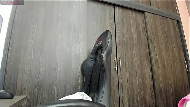 Snapshot of ava-am chatting on 11, 3, 2025 ava-am online show from 11, 3, 2025