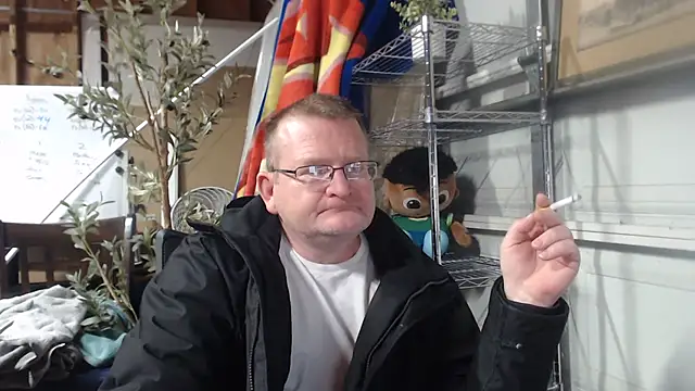 Randomoldguy615 online show from 6, 3, 2025