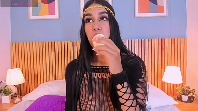 AnnieGibbyns online show from 17, 10, 2025