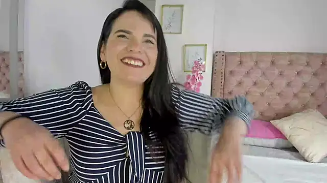 laura hotties online show from 28, 5, 2026