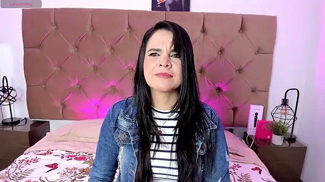 laura hotties online show from 5, 4, 2026