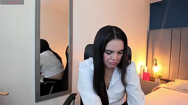 laura hotties online show from 14, 4, 2026