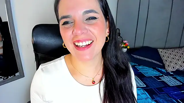 laura hotties online show from 10, 2, 2026