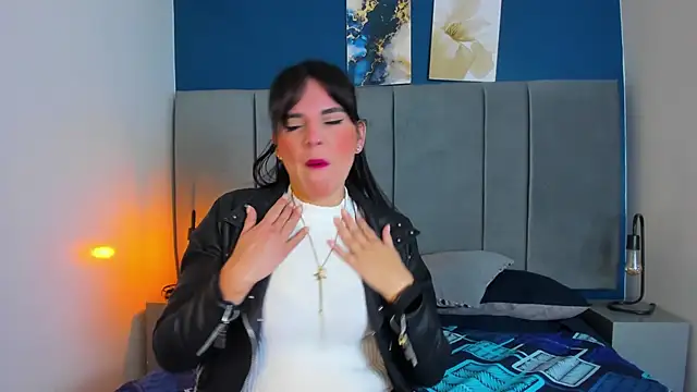 Snapshot of laura_hotties chatting on 7, 11, 2025 laura hotties online show from 7, 11, 2025