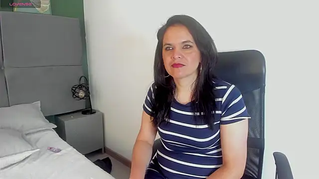 laura hotties online show from 5, 3, 2025