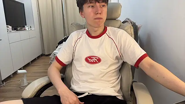 Snapshot of tommy_colson chatting on 27, 10, 2025 tommy colson online show from 27, 10, 2025